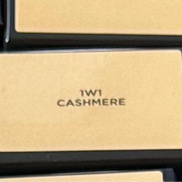 Laura Mercier 1W1 Cashmere Linen Real Flawless Weightless Perfecting Foundation - Picture 5 of 15